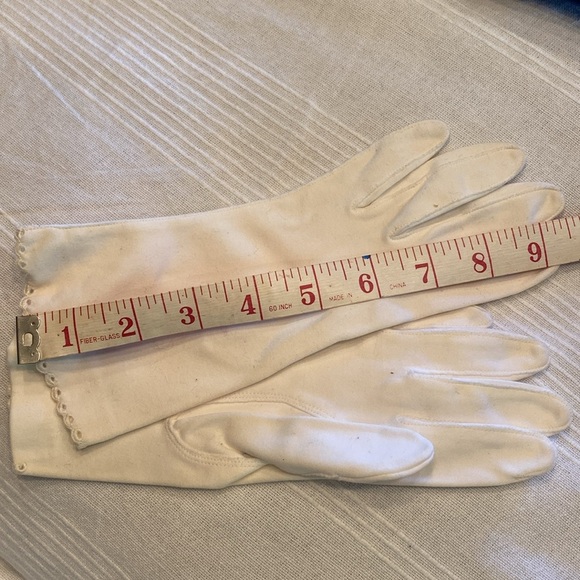 Vintage white cream Gloves sz 6
S from 50s-60s Jackie O vibe prom - Picture 7 of 8